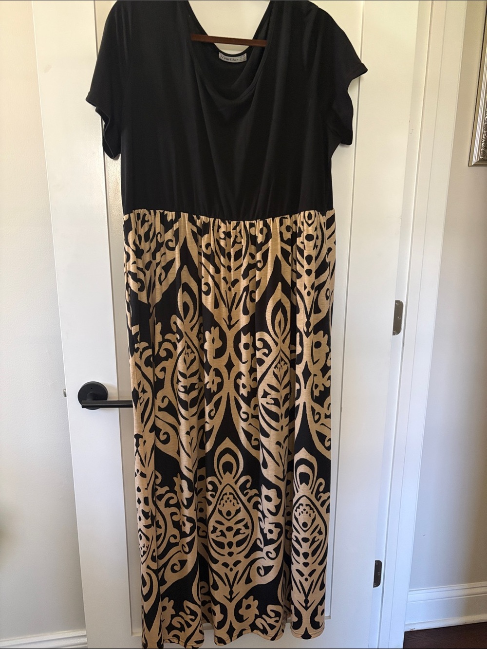 Nemidor Black and Beige Printed Maxi Dress. Women’s plus size 22 US.